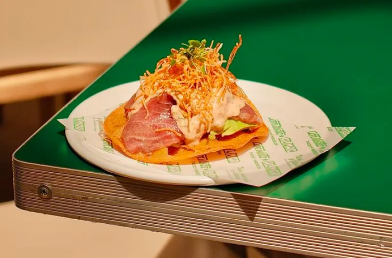 tostada de atún